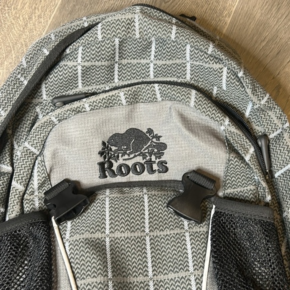 ROOTS Tech Zone Gray Black Backpack NEW - Picture 3 of 16